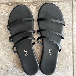 Size 10 Tkees Emma slides